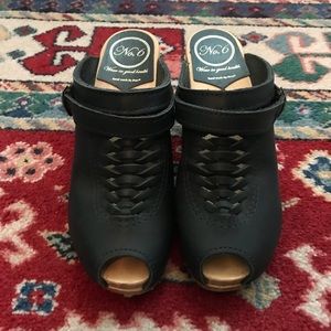 No.6 black high heel clog